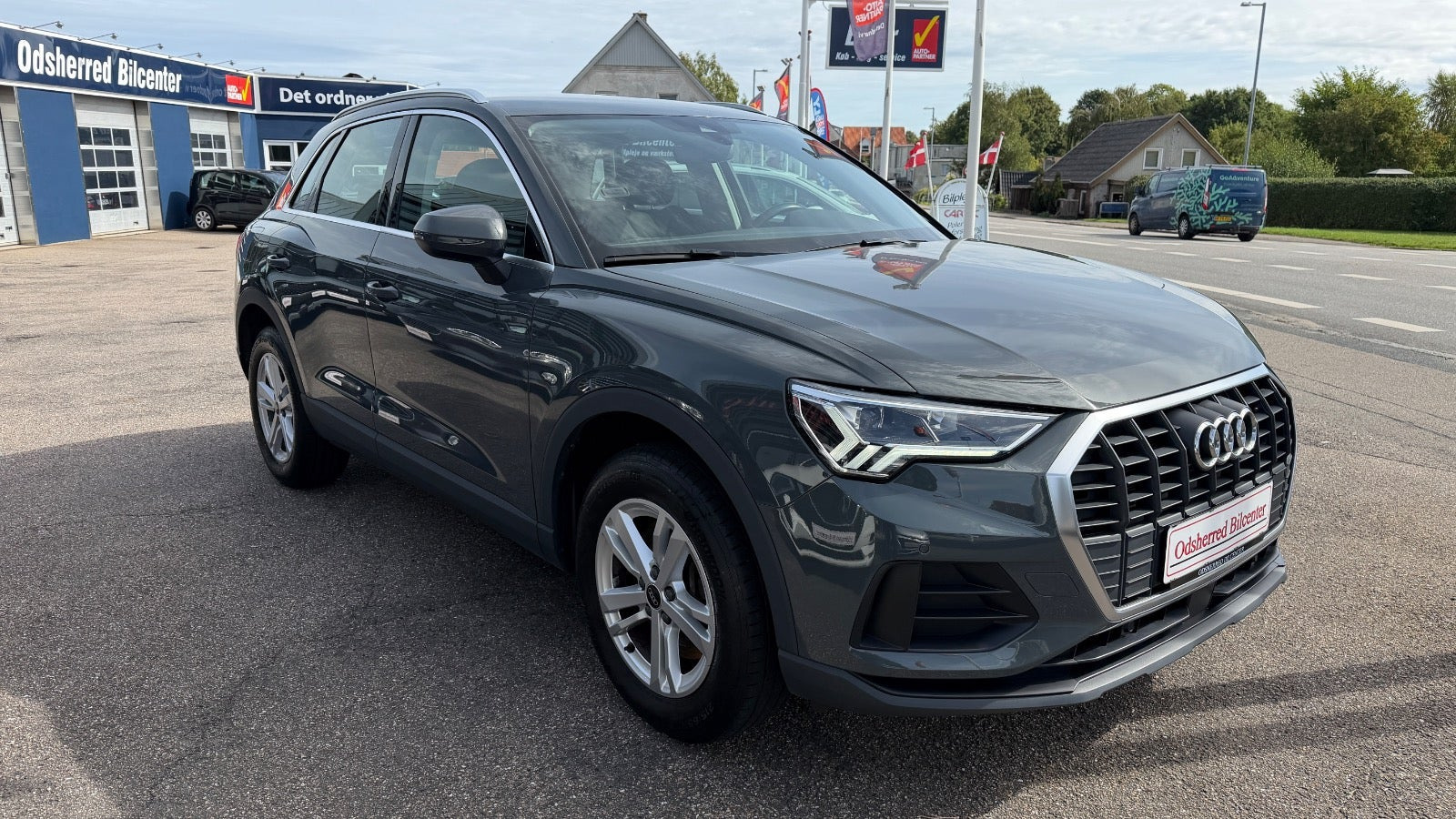Grå Audi Q3 fra 2022
