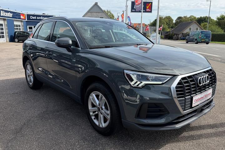 Grå Audi Q3 fra 2022