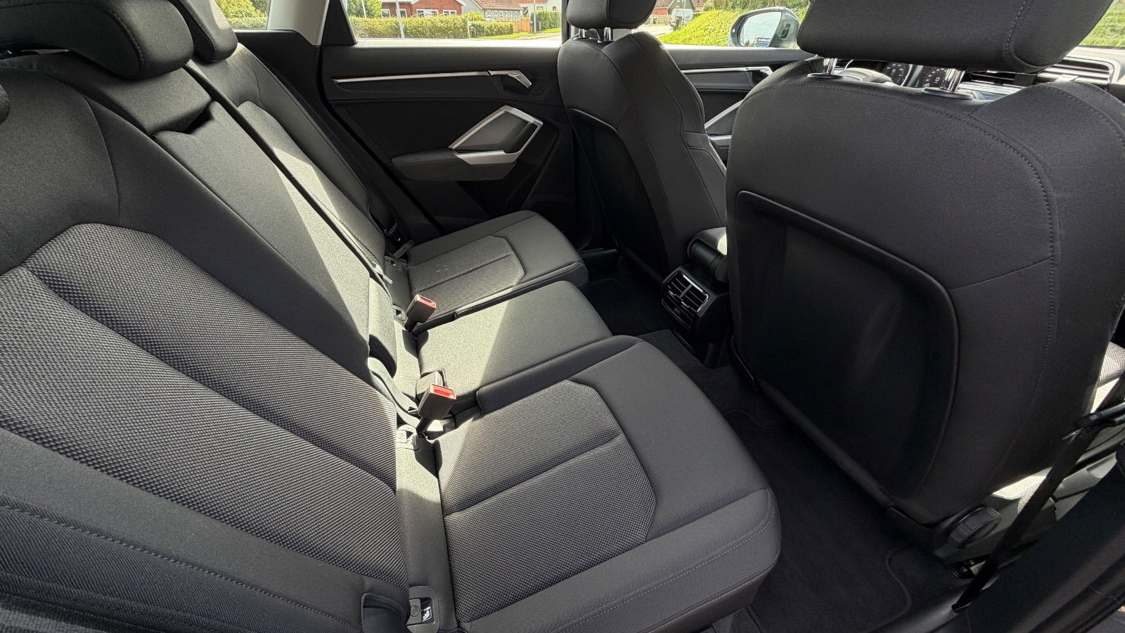 Grå Audi Q3 fra 2022