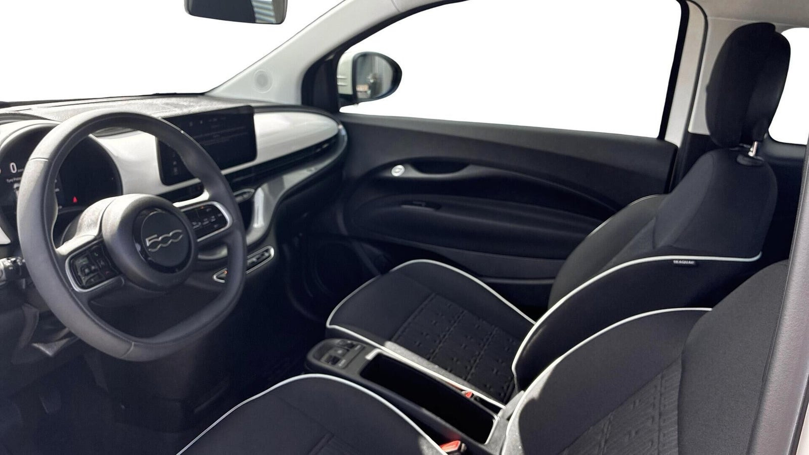 Hvid Fiat 500e fra 2024