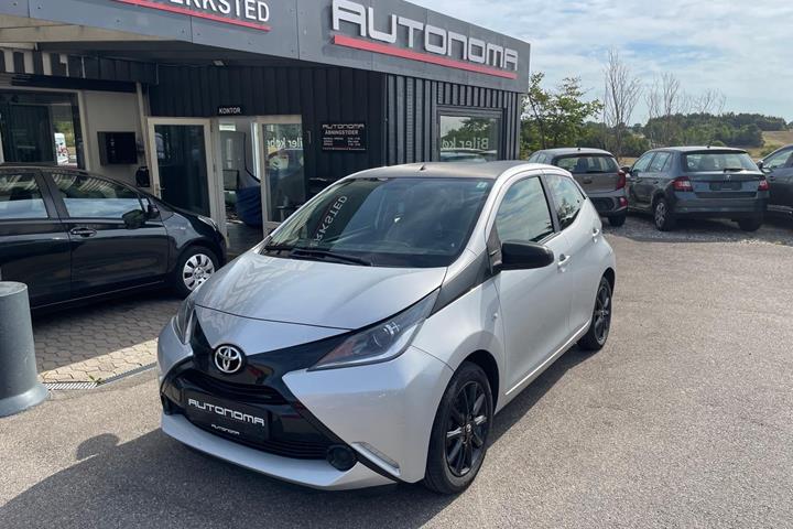 Sølv Toyota Aygo fra 2015