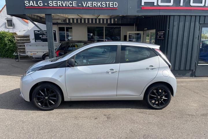 Sølv Toyota Aygo fra 2015