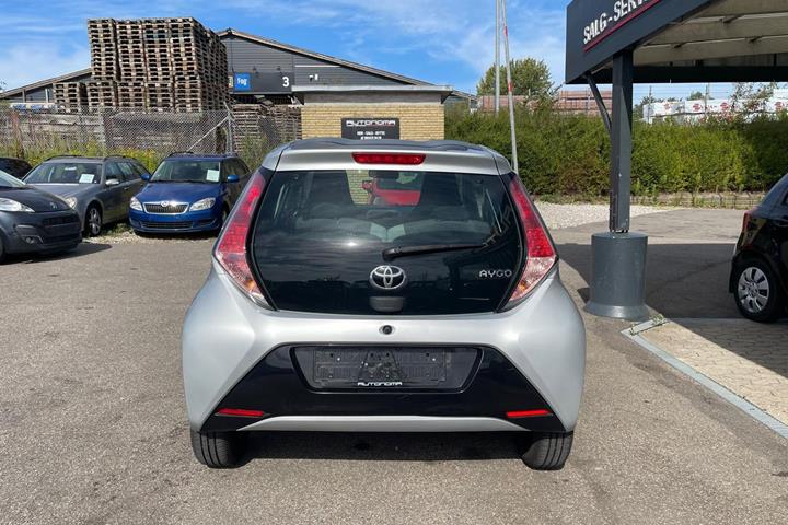 Sølv Toyota Aygo fra 2015