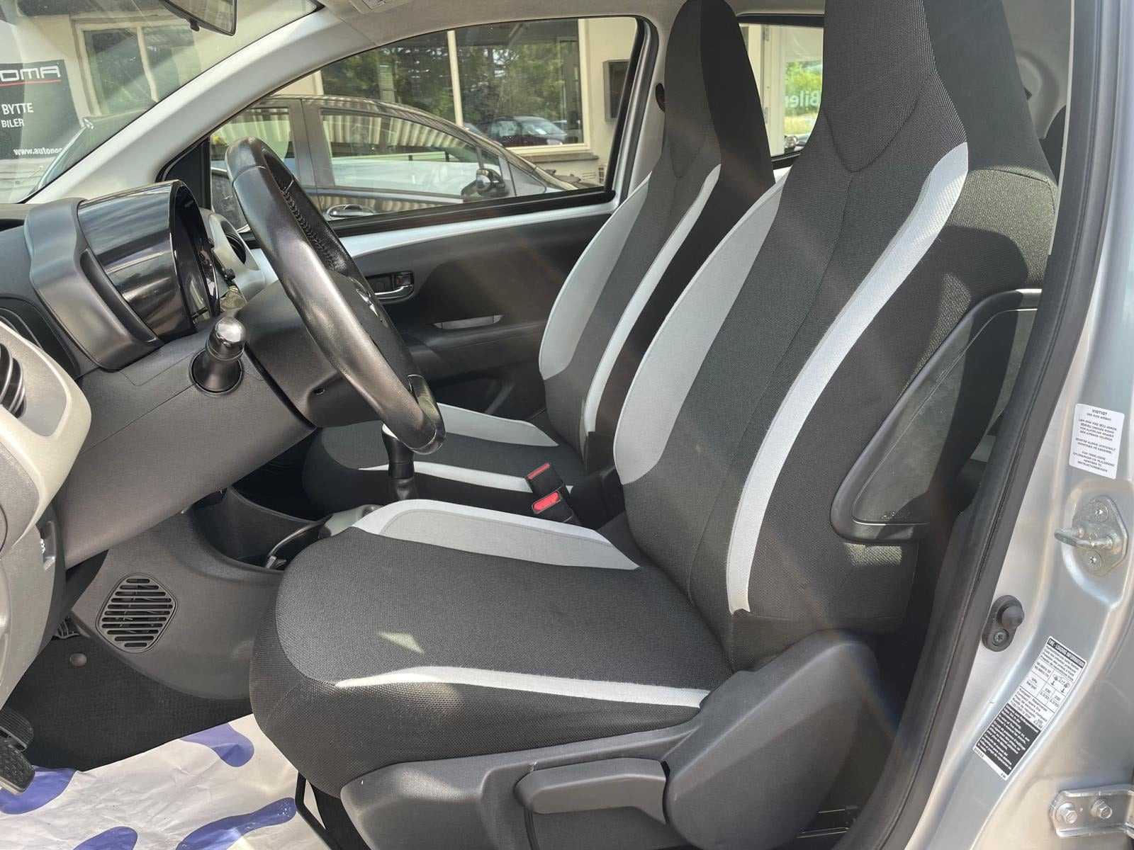Sølv Toyota Aygo fra 2015