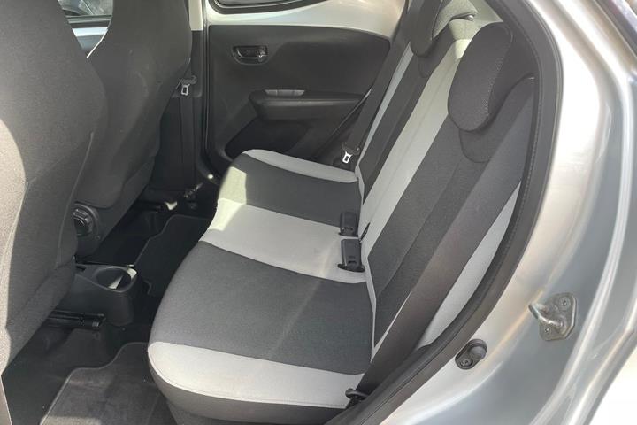 Sølv Toyota Aygo fra 2015