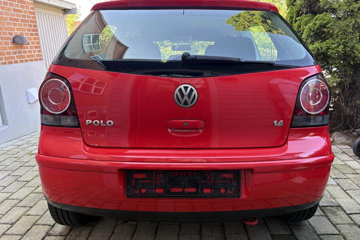 Rød VW Polo fra 2006