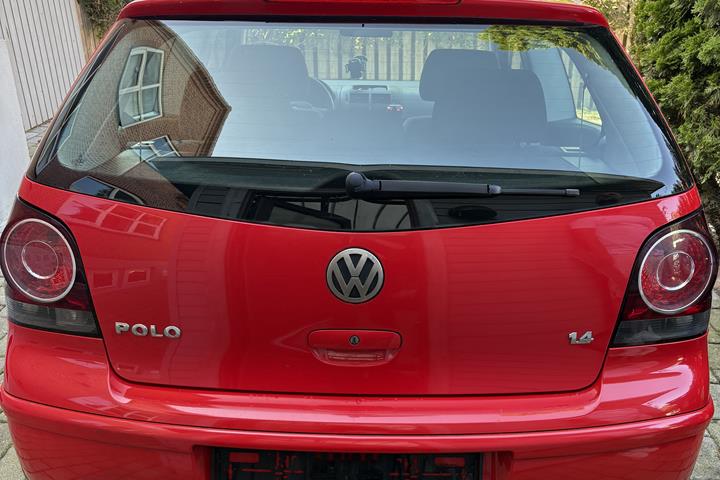 Rød VW Polo fra 2006