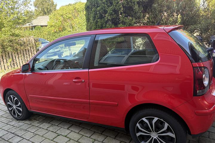 Rød VW Polo fra 2006