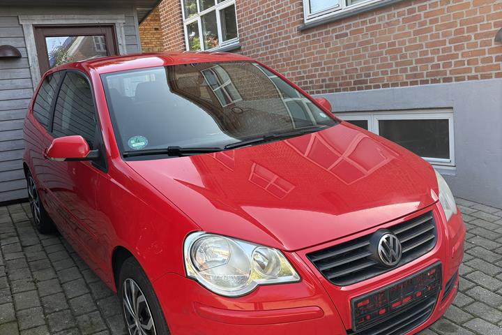 Rød VW Polo fra 2006