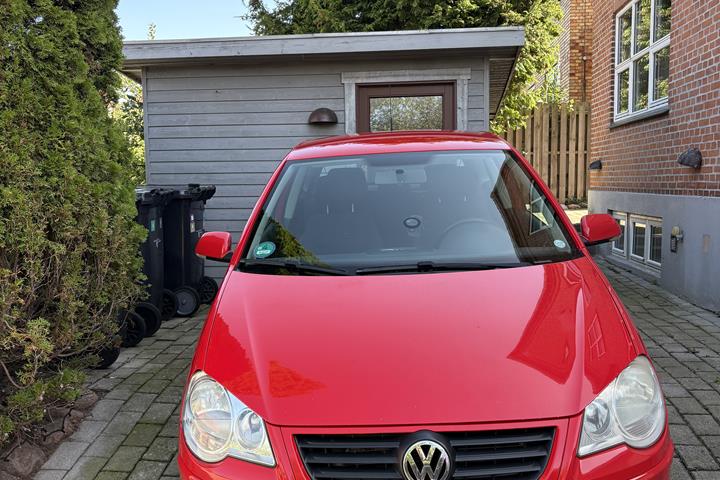 Rød VW Polo fra 2006