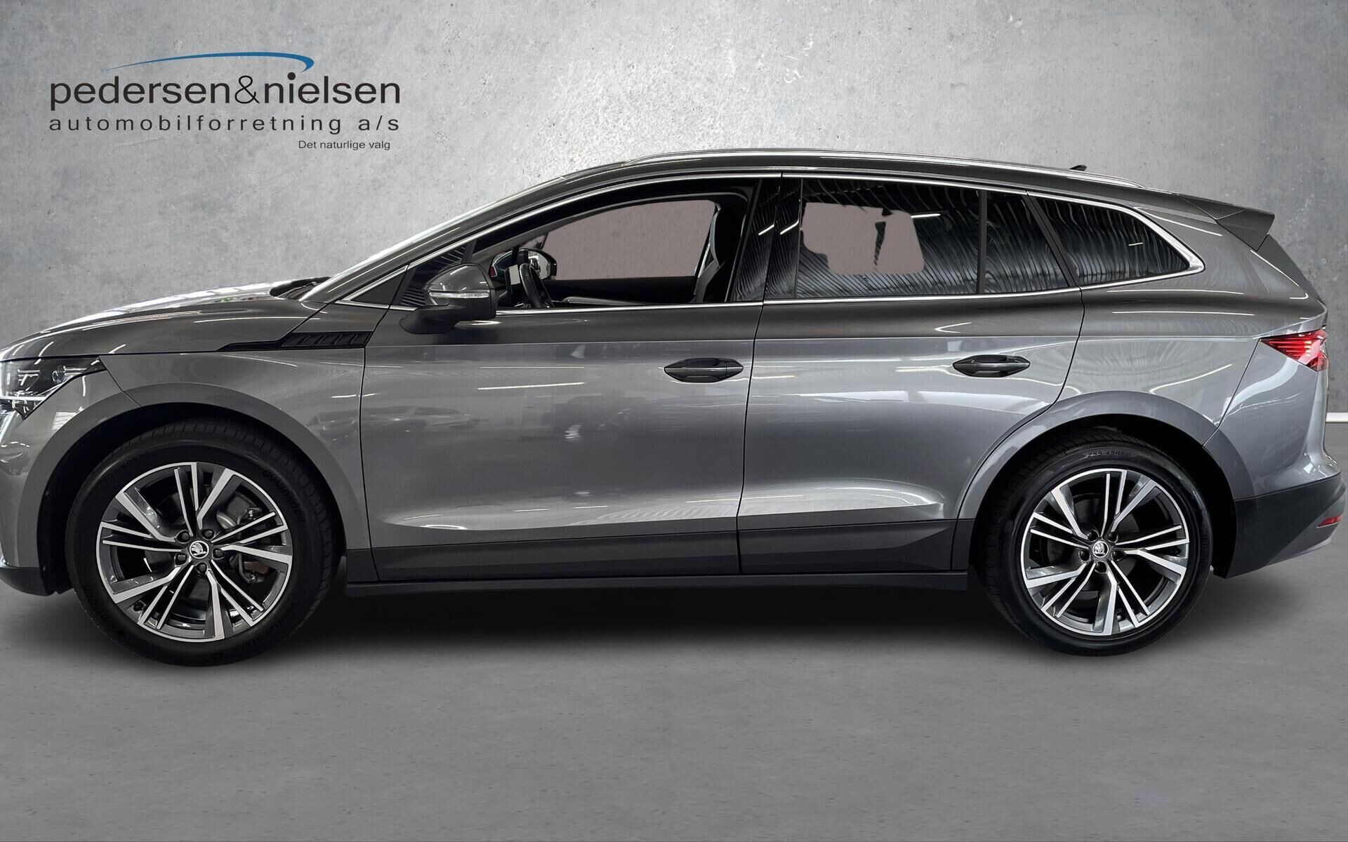Grå Skoda Enyaq fra 2024