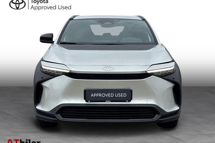 Sølv Toyota BZ4X fra 2025
