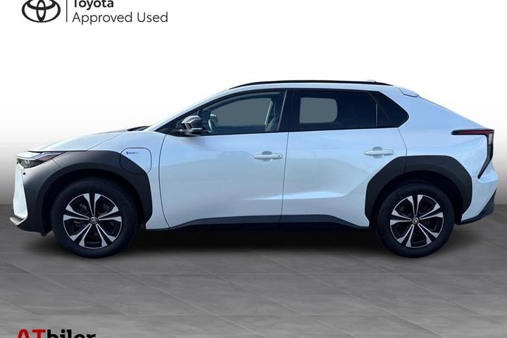 Sølv Toyota BZ4X fra 2024