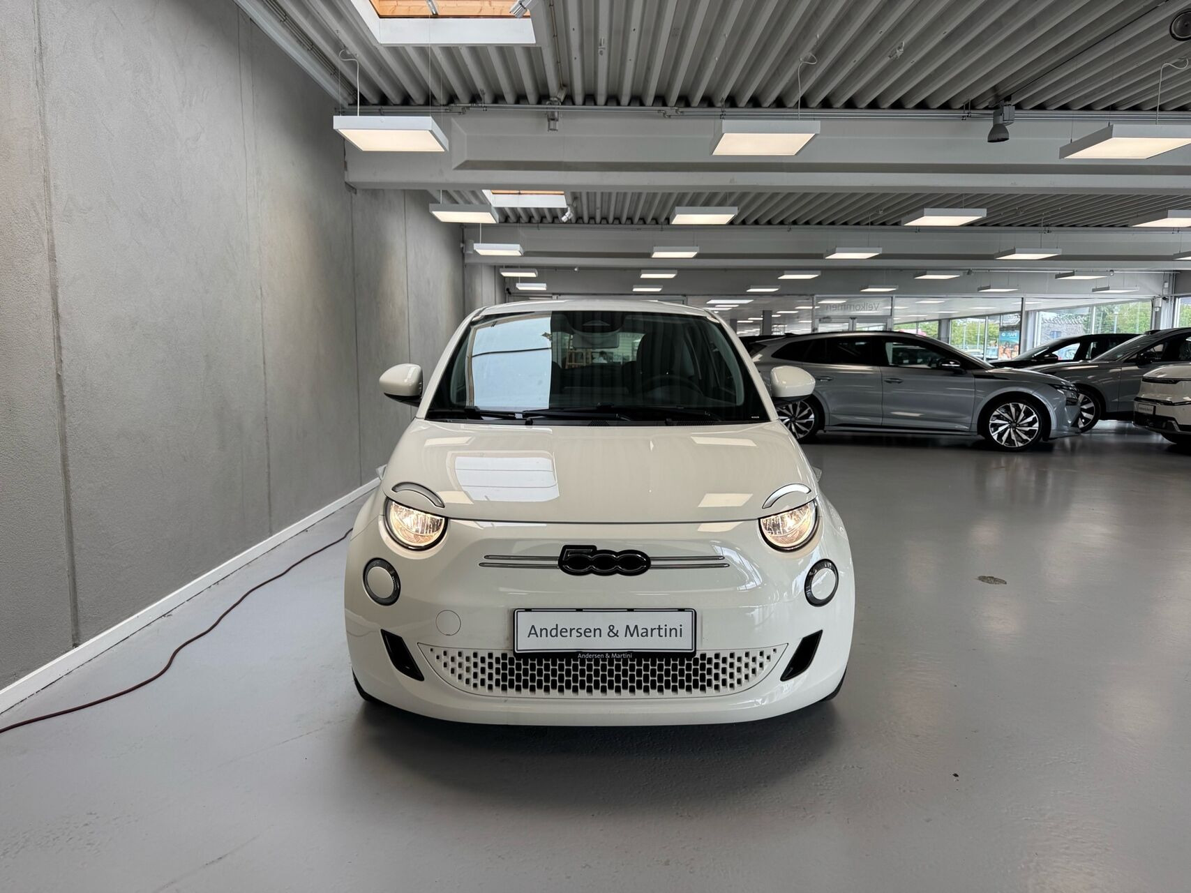 Hvid Fiat 500e fra 2023