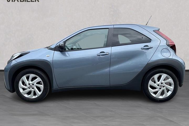 Grå Toyota Aygo X fra 2025
