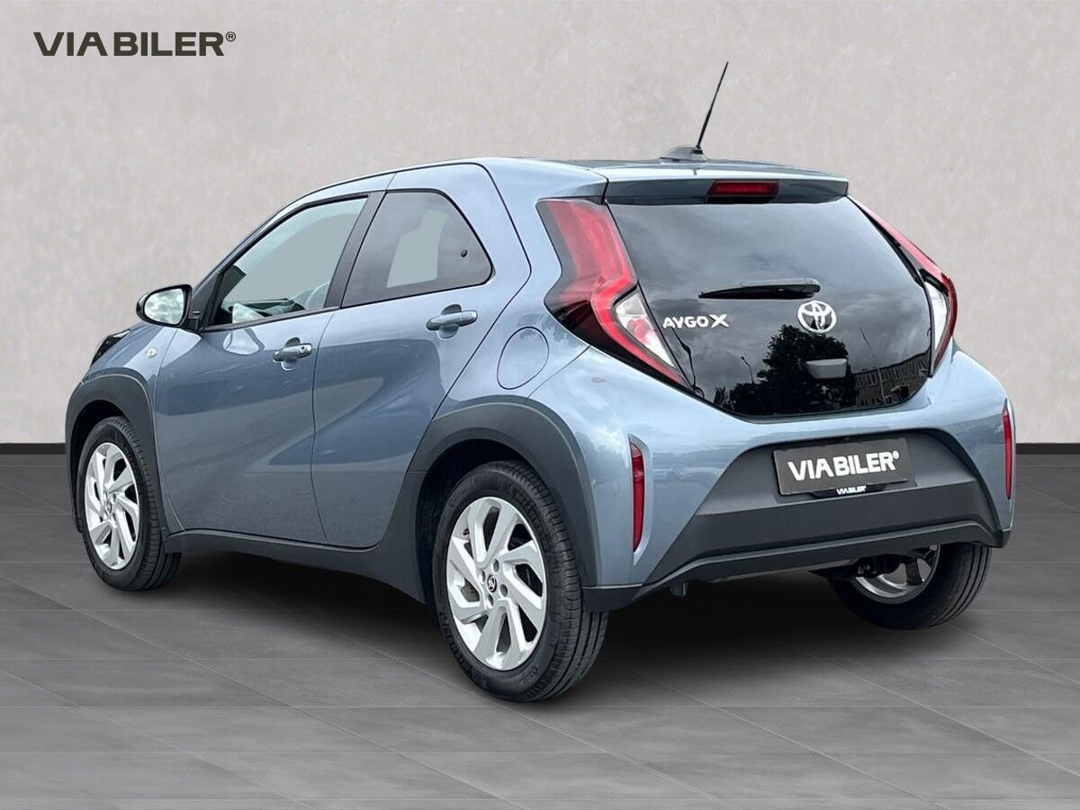 Grå Toyota Aygo X fra 2025