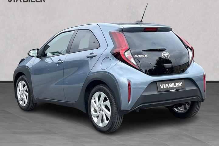 Grå Toyota Aygo X fra 2025