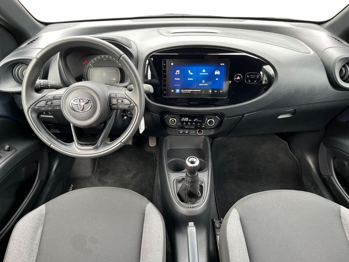 Grå Toyota Aygo X fra 2025