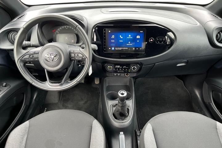 Grå Toyota Aygo X fra 2025