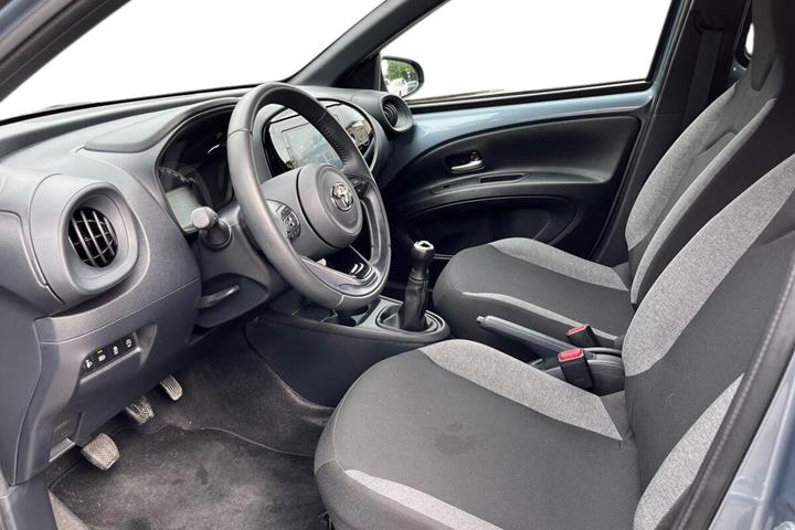 Grå Toyota Aygo X fra 2025