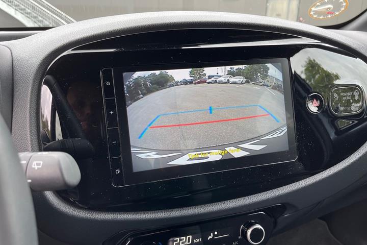 Grå Toyota Aygo X fra 2025