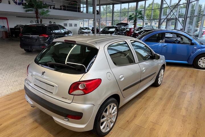 Sølv Peugeot 206+ fra 2010