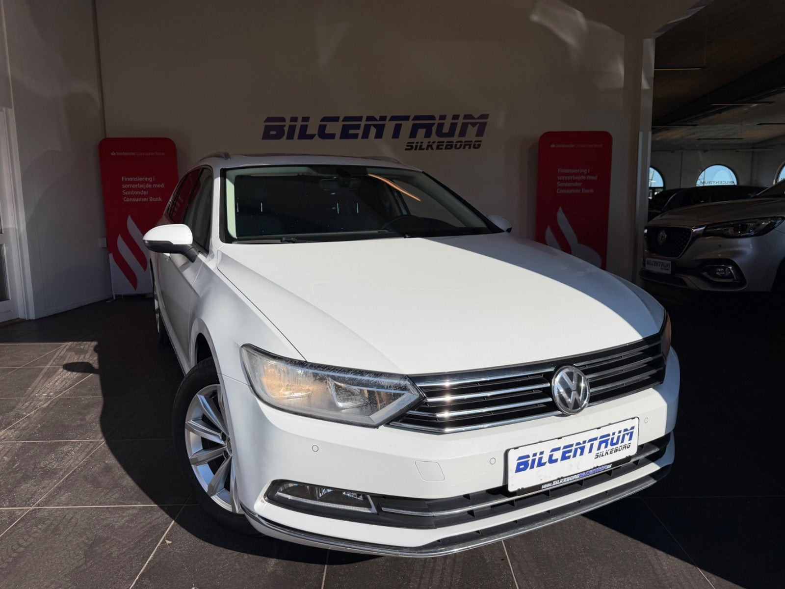 Hvid VW Passat fra 2017
