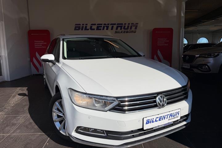 Hvid VW Passat fra 2017