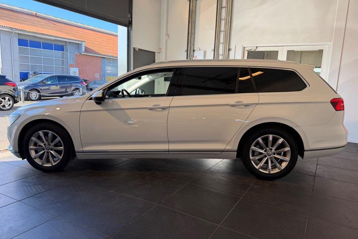 Hvid VW Passat fra 2017