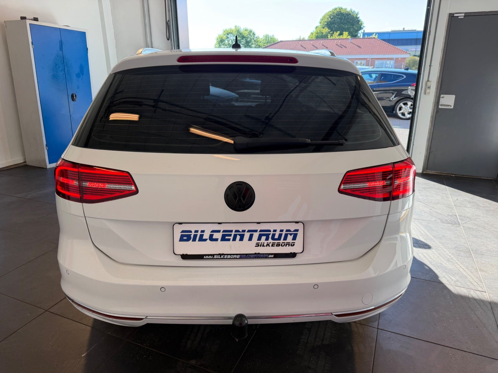 Hvid VW Passat fra 2017