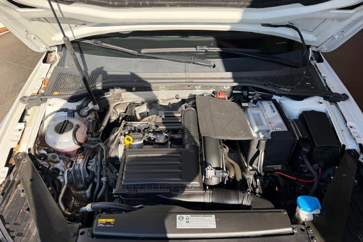 Hvid VW Passat fra 2017