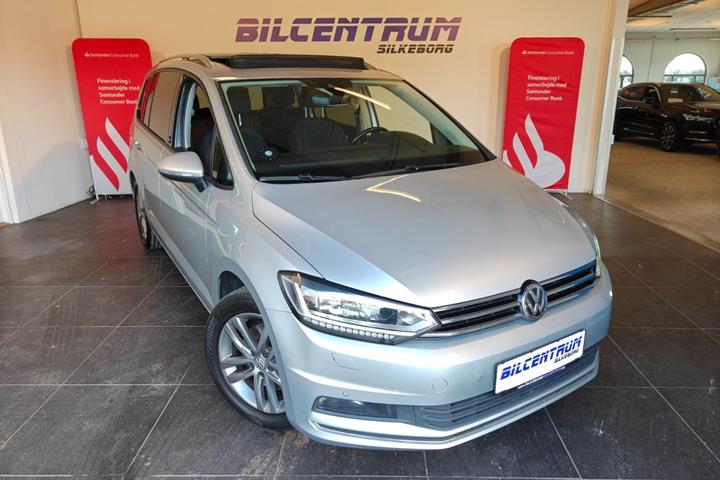 Sølv VW Touran fra 2017
