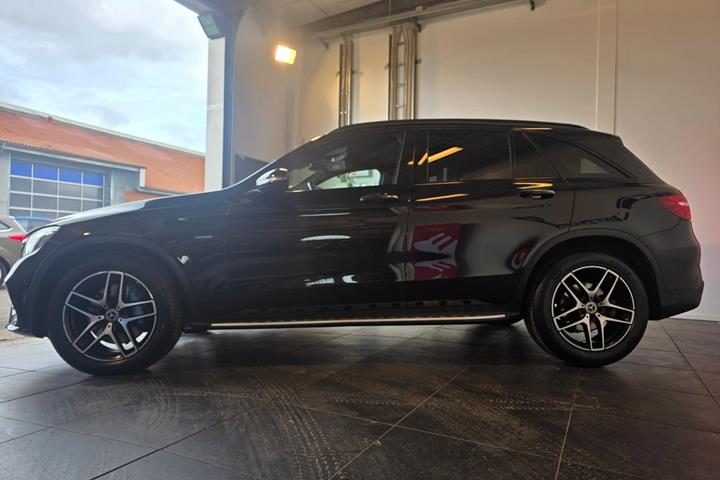 Sort Mercedes GLC350 e fra 2017