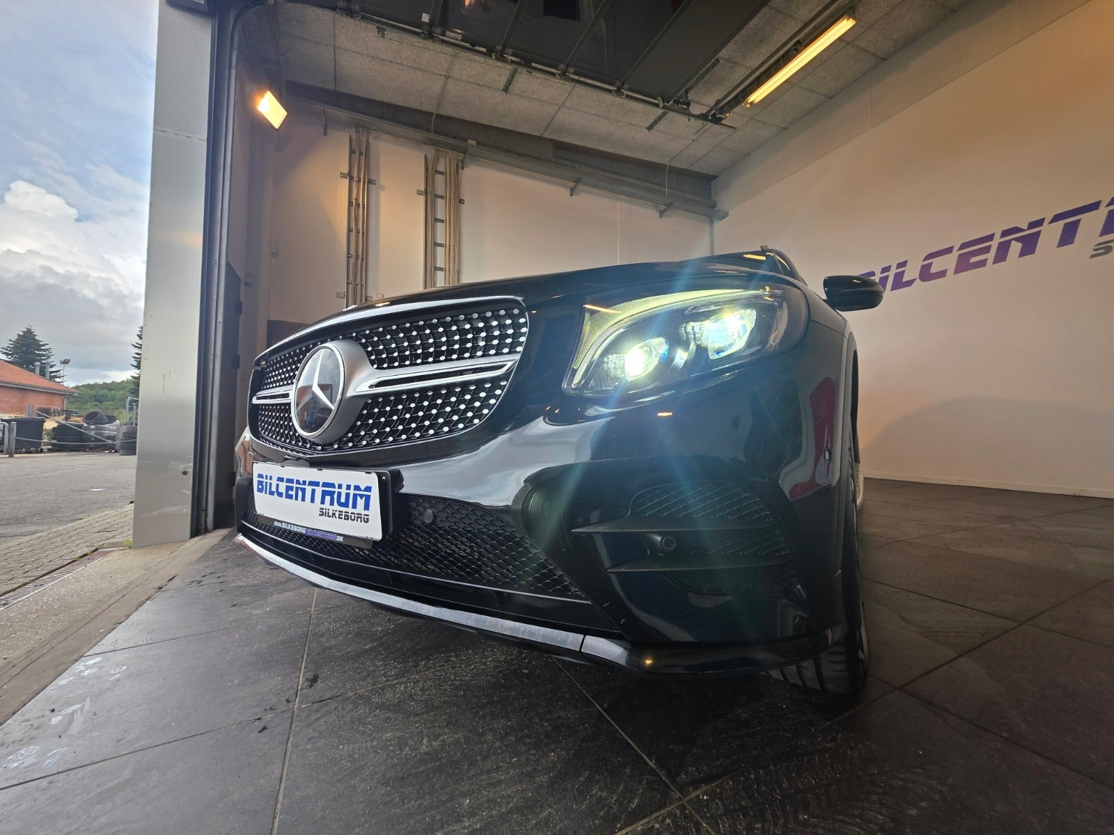 Sort Mercedes GLC350 e fra 2017