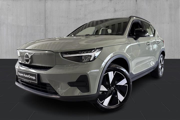 Grøn Volvo EX40 fra 2024 set udefra