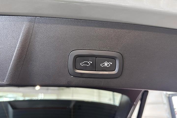 Grøn Volvo EX40 fra 2024