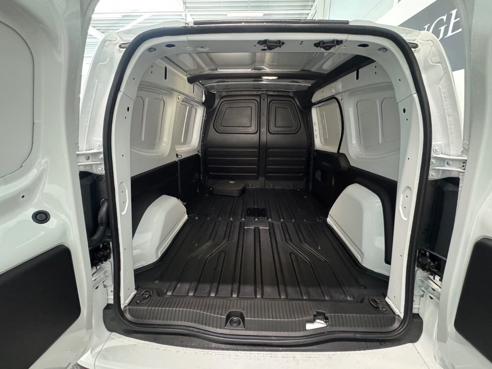 Hvid Mercedes eCitan fra 2025