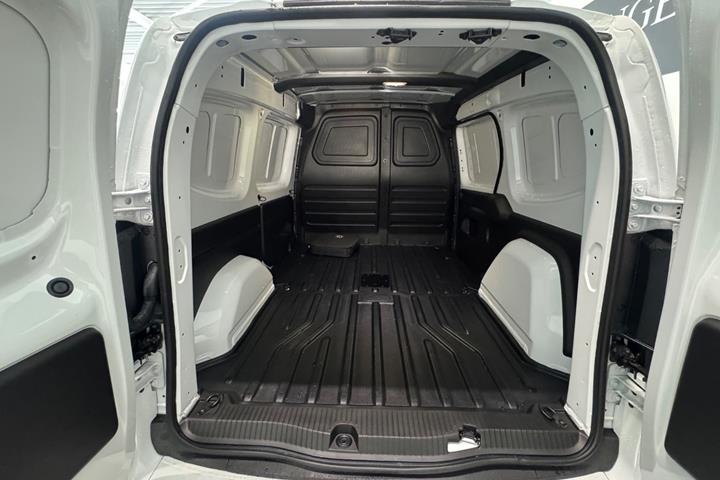 Hvid Mercedes eCitan fra 2025