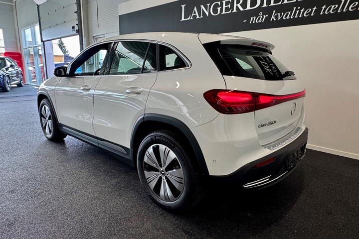 Hvid Mercedes EQA250+ fra 2026