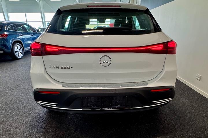 Hvid Mercedes EQA250+ fra 2026