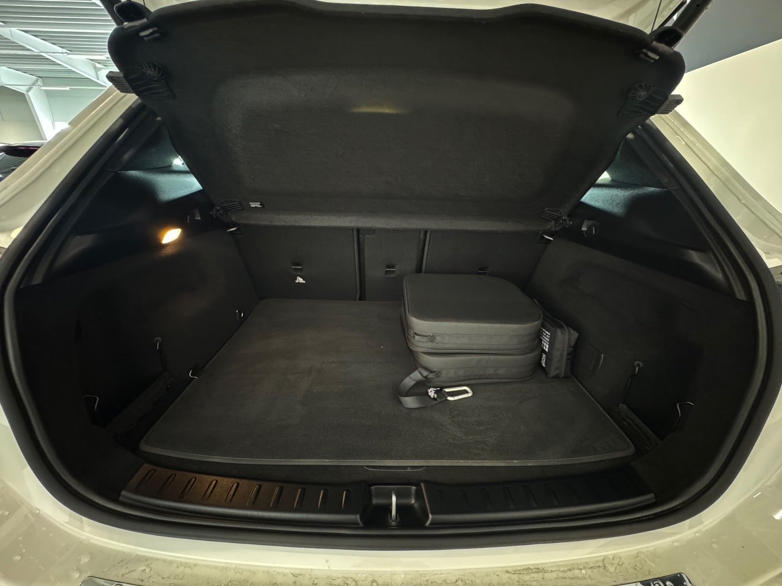 Hvid Mercedes EQA250+ fra 2026