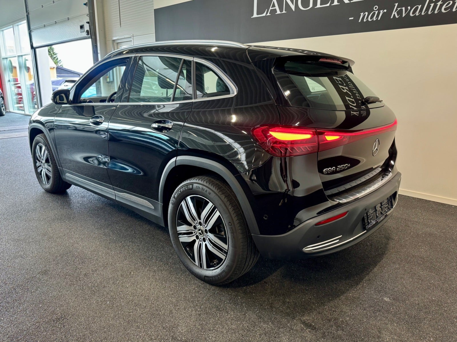 Sort Mercedes EQA250+ fra 2025
