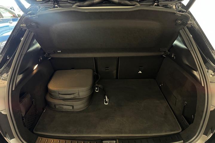 Sort Mercedes EQA250+ fra 2025