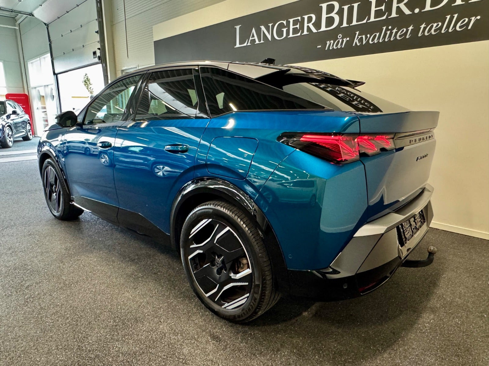 Grøn Peugeot e-3008 fra 2025