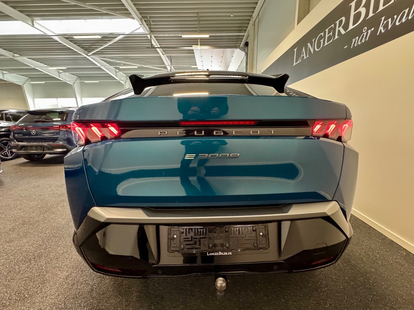 Grøn Peugeot e-3008 fra 2025