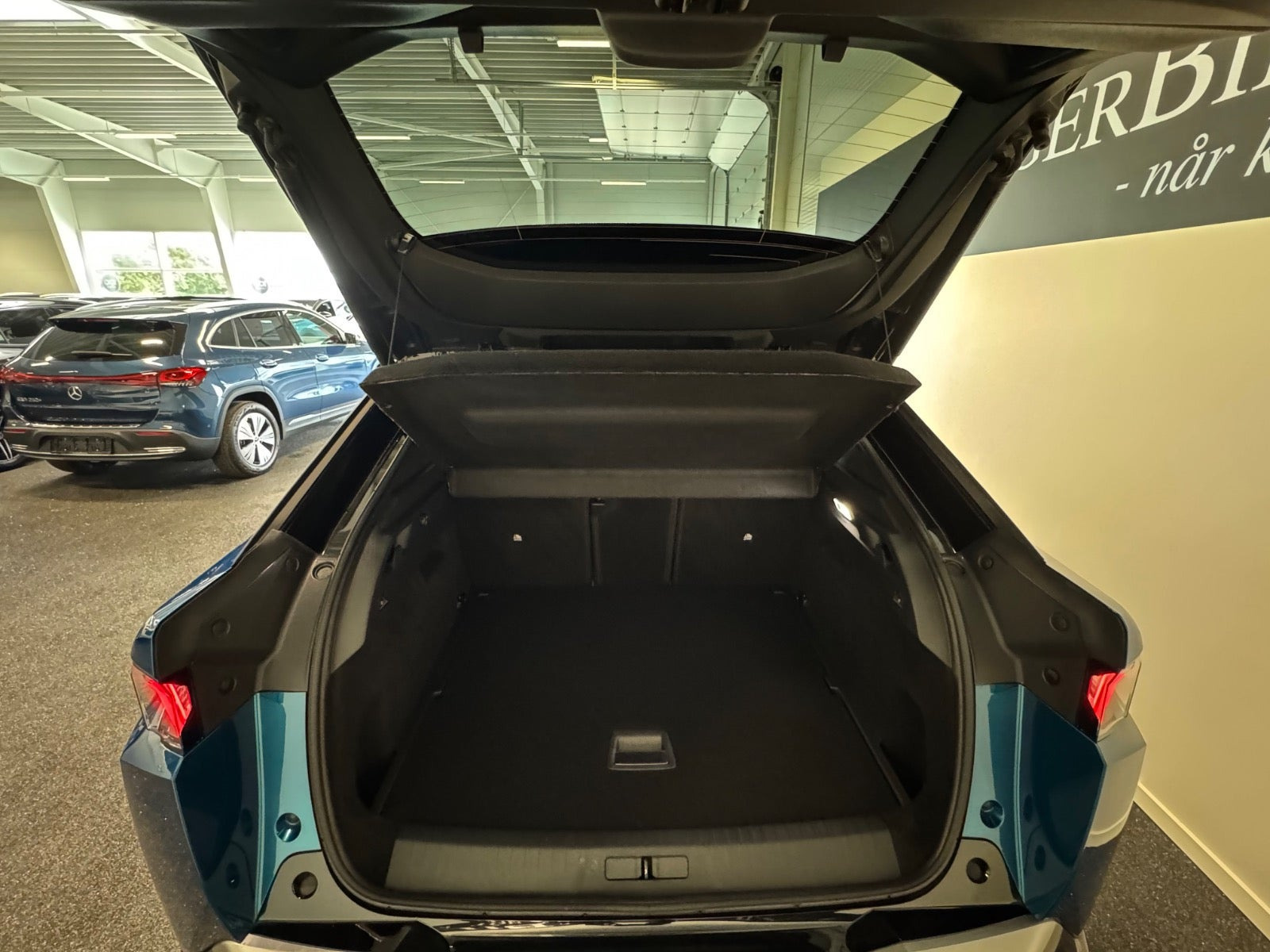 Grøn Peugeot e-3008 fra 2025