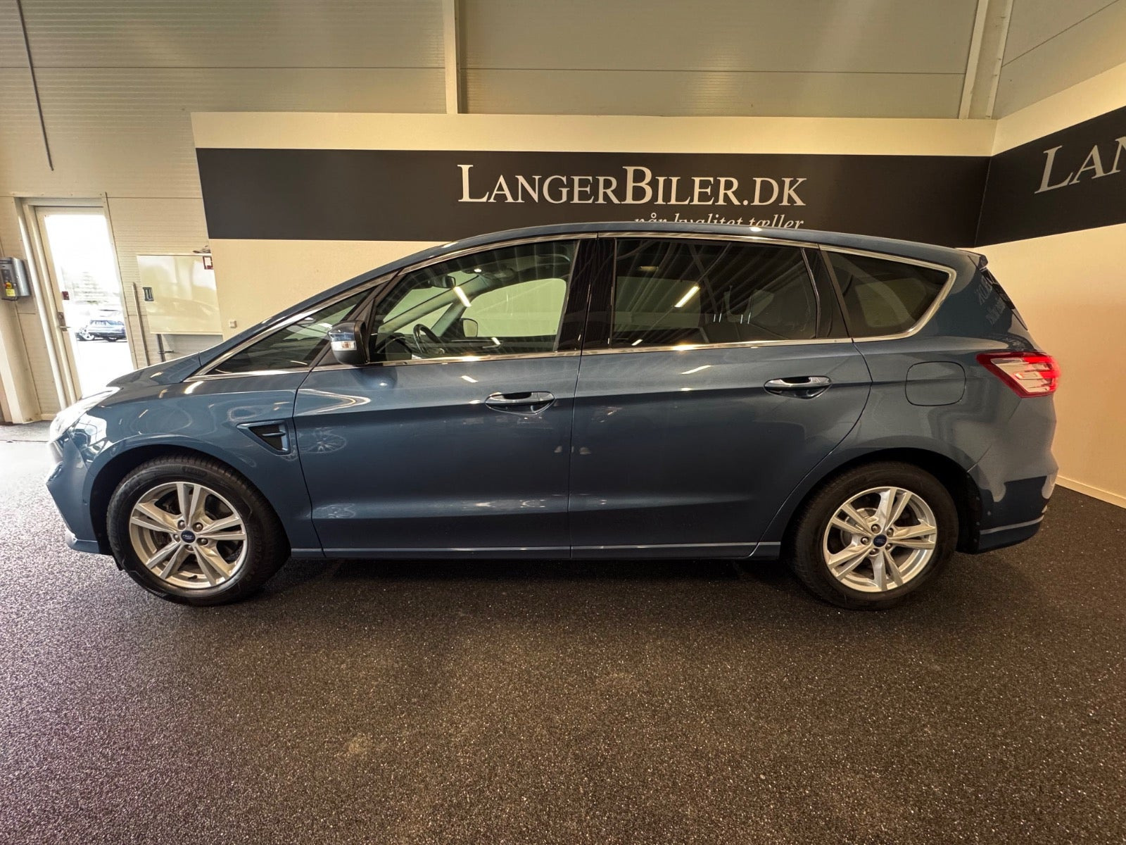Blå Ford S-MAX fra 2019