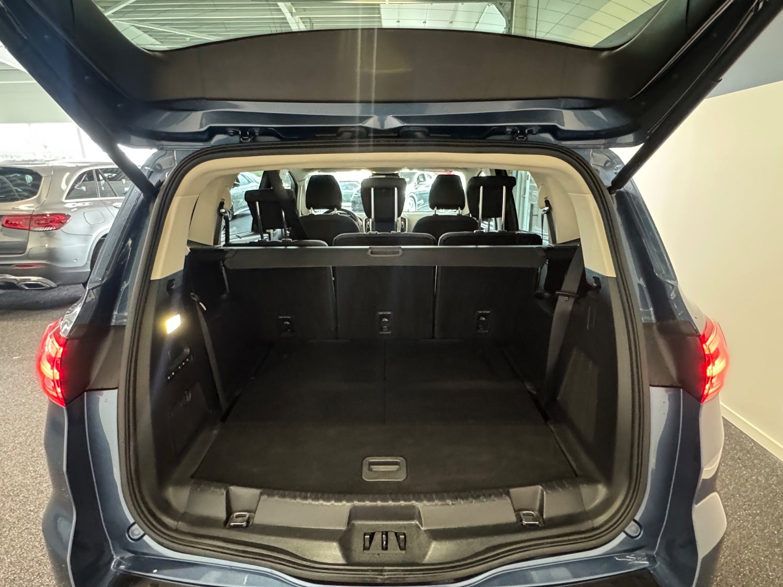Blå Ford S-MAX fra 2019
