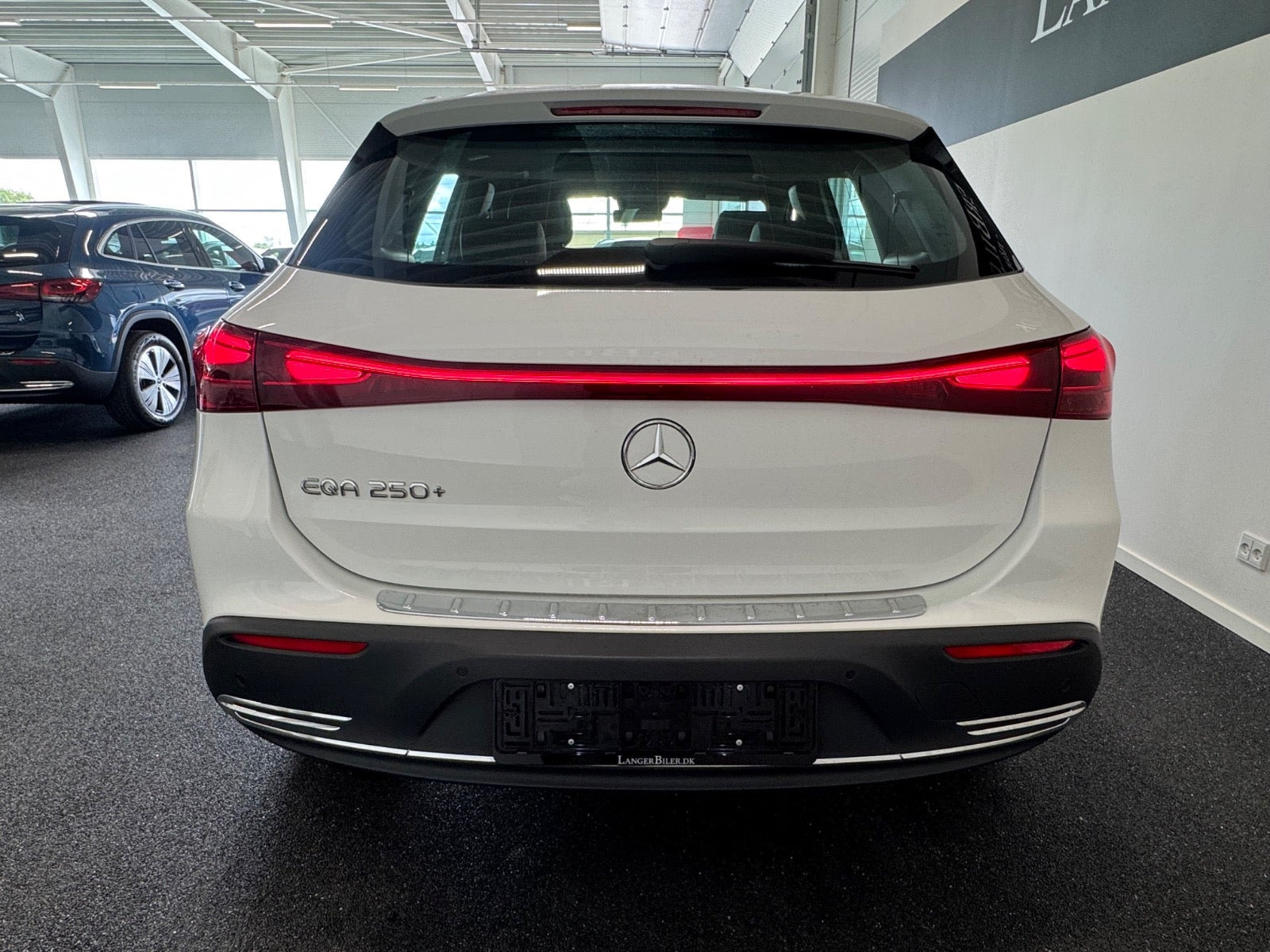 Hvid Mercedes EQA250+ fra 2026