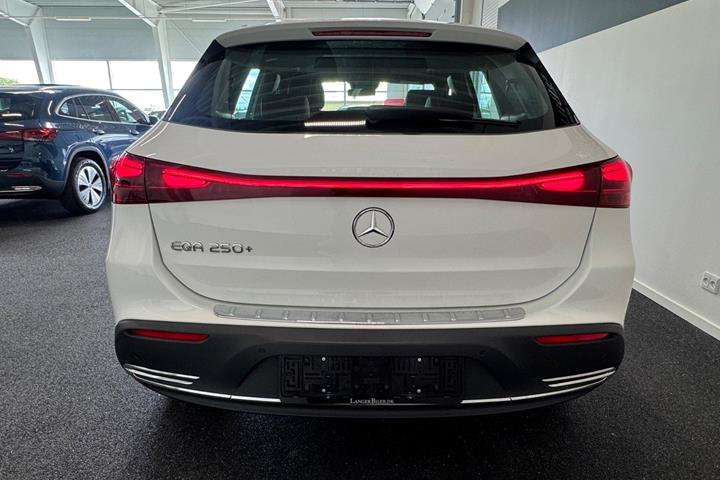 Hvid Mercedes EQA250+ fra 2026